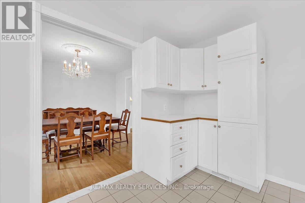 2 Windermere Court, Brampton, Ontario  L6X 2L6 - Photo 17 - W13101188