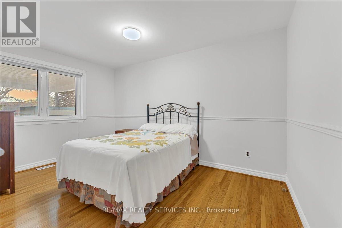 2 Windermere Court, Brampton, Ontario  L6X 2L6 - Photo 18 - W13101188