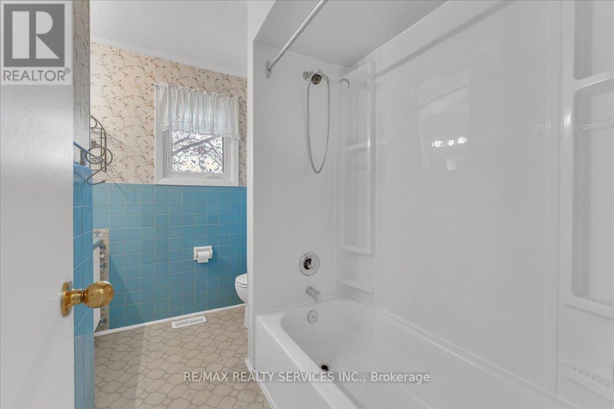 2 Windermere Court, Brampton, Ontario  L6X 2L6 - Photo 24 - W13101188