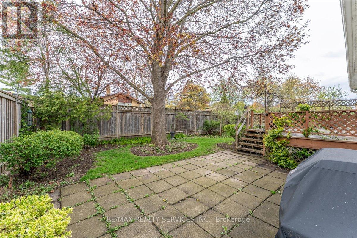 2 Windermere Court, Brampton, Ontario  L6X 2L6 - Photo 37 - W13101188