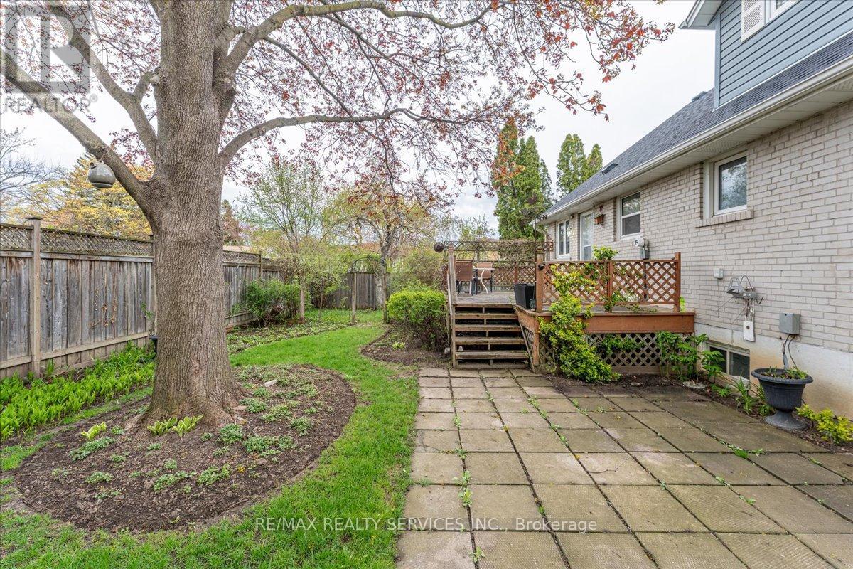 2 Windermere Court, Brampton, Ontario  L6X 2L6 - Photo 38 - W13101188