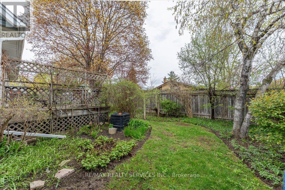 2 Windermere Court, Brampton, Ontario  L6X 2L6 - Photo 39 - W13101188