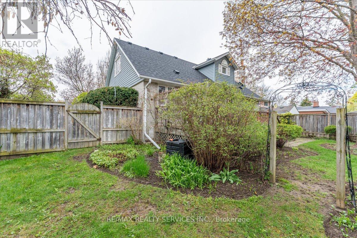 2 Windermere Court, Brampton, Ontario  L6X 2L6 - Photo 40 - W13101188