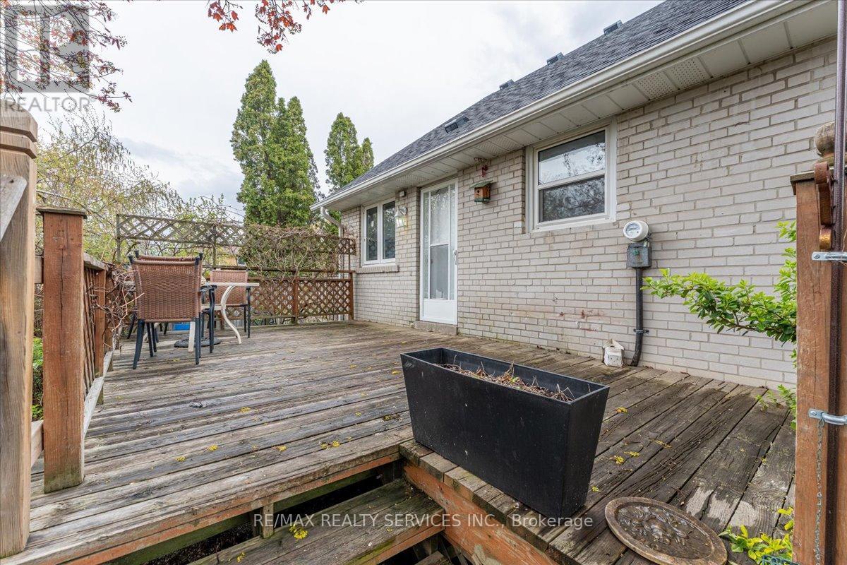 2 Windermere Court, Brampton, Ontario  L6X 2L6 - Photo 41 - W13101188