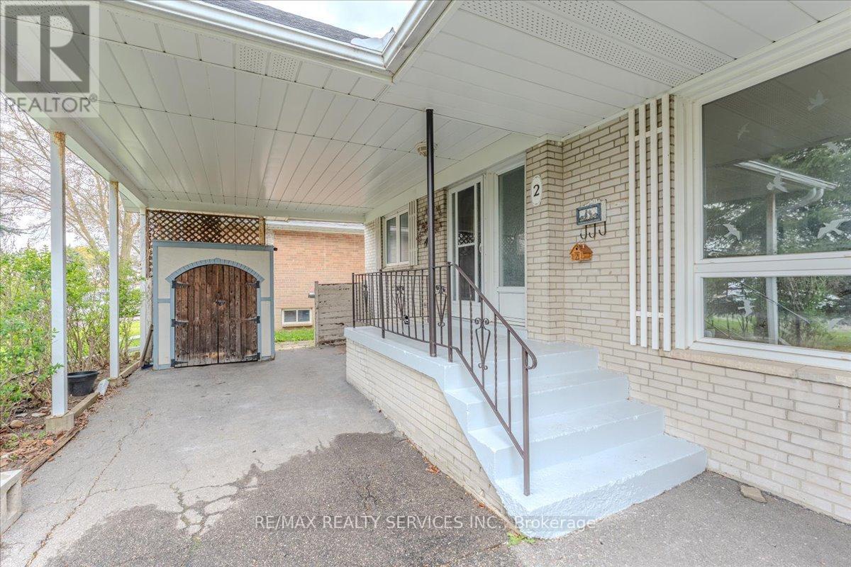 2 Windermere Court, Brampton, Ontario  L6X 2L6 - Photo 6 - W13101188