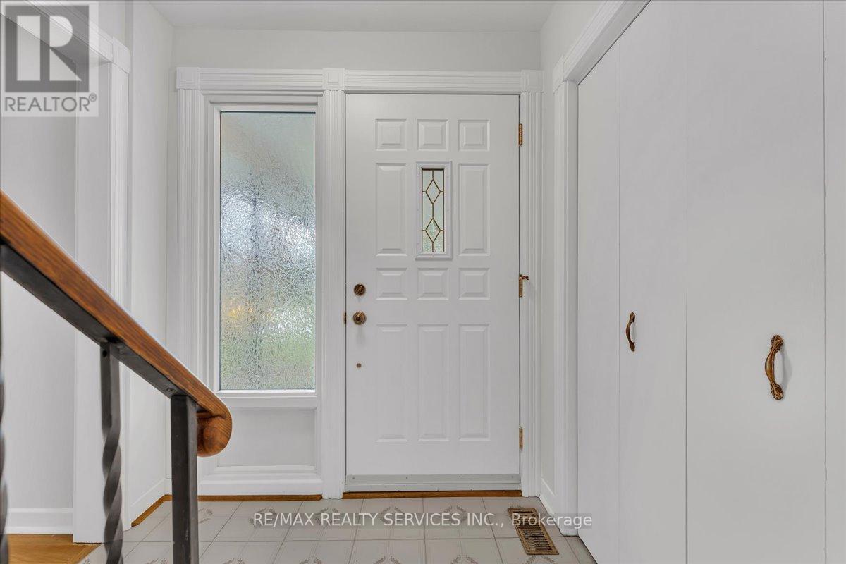 2 Windermere Court, Brampton, Ontario  L6X 2L6 - Photo 7 - W13101188