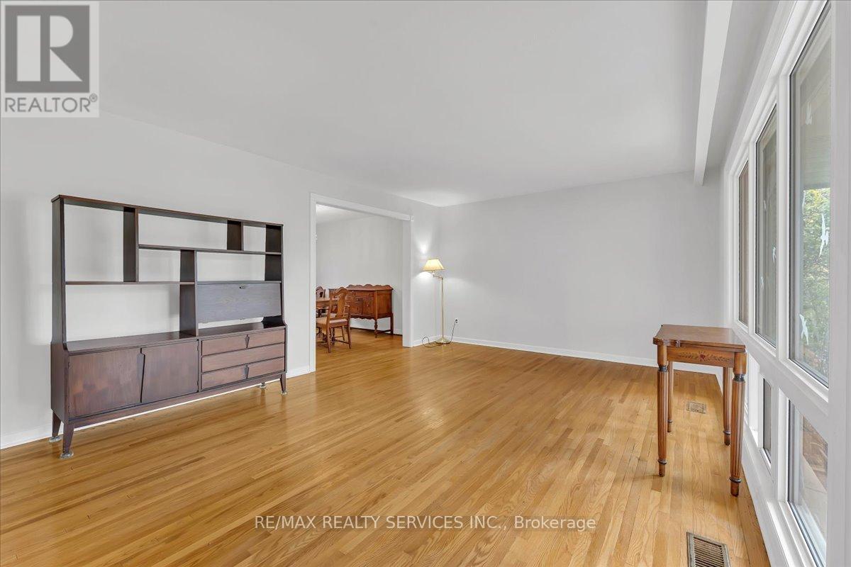 2 Windermere Court, Brampton, Ontario  L6X 2L6 - Photo 9 - W13101188