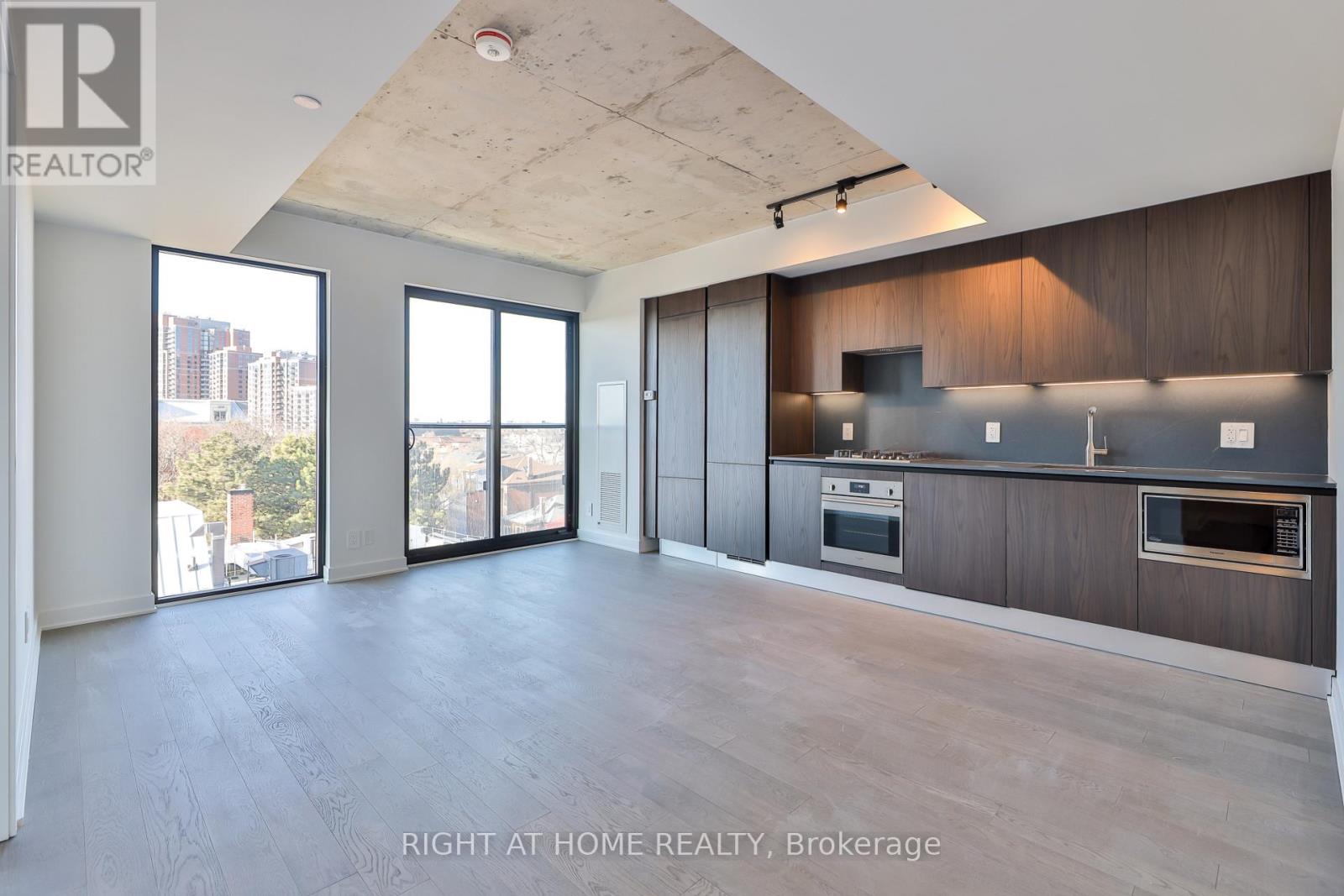 509 - 2720 Dundas Street W, Toronto, Ontario  M6P 1Y2 - Photo 2 - W13101264
