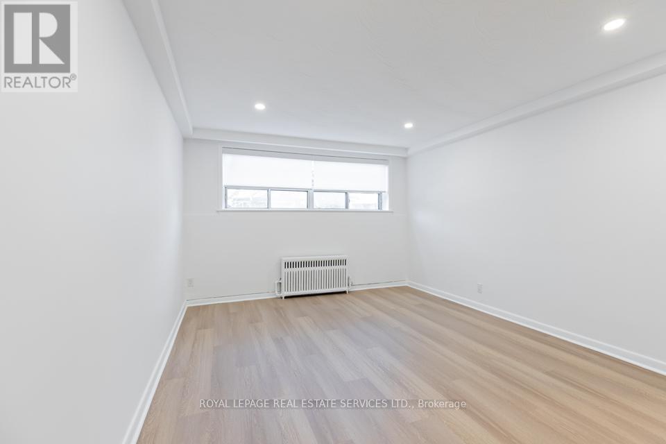 Lower - 315a Indian Grove, Toronto, Ontario  M6P 2H6 - Photo 10 - W13101370