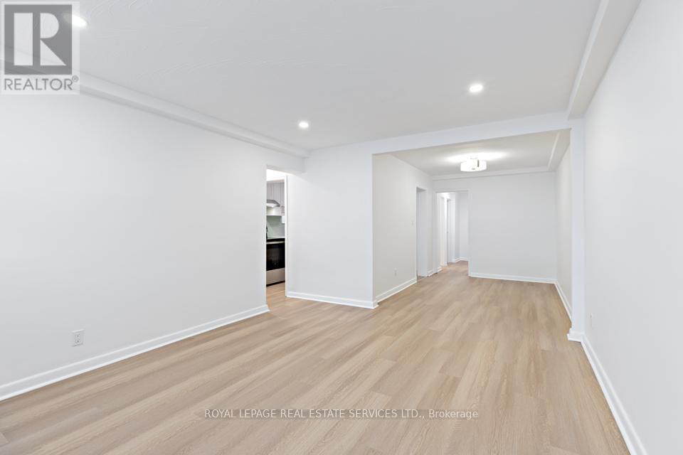 Lower - 315a Indian Grove, Toronto, Ontario  M6P 2H6 - Photo 2 - W13101370