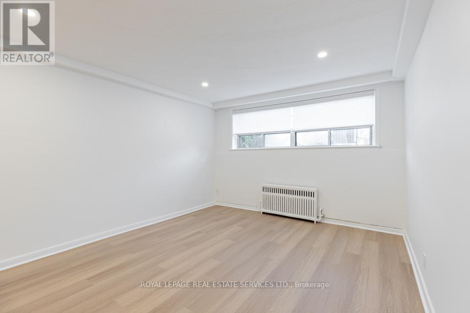 Lower - 315a Indian Grove, Toronto, Ontario  M6P 2H6 - Photo 3 - W13101370