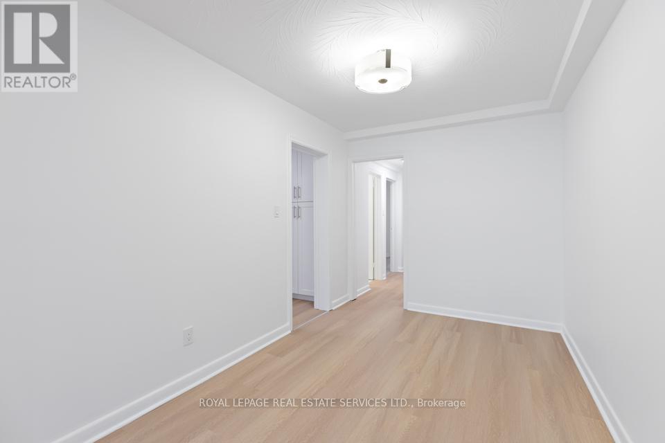 Lower - 315a Indian Grove, Toronto, Ontario  M6P 2H6 - Photo 4 - W13101370