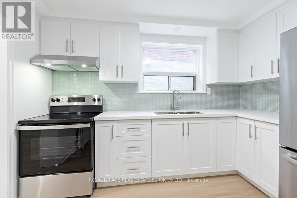 Lower - 315a Indian Grove, Toronto, Ontario  M6P 2H6 - Photo 5 - W13101370