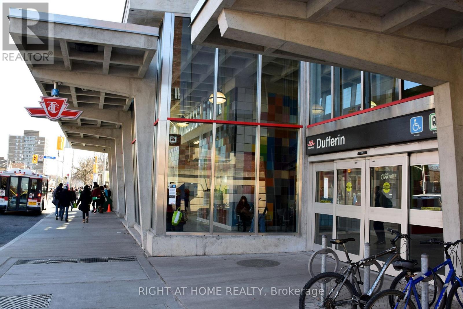2nd Floor - 1054 Dufferin Street, Toronto, Ontario  M6H 4B6 - Photo 16 - W13101418