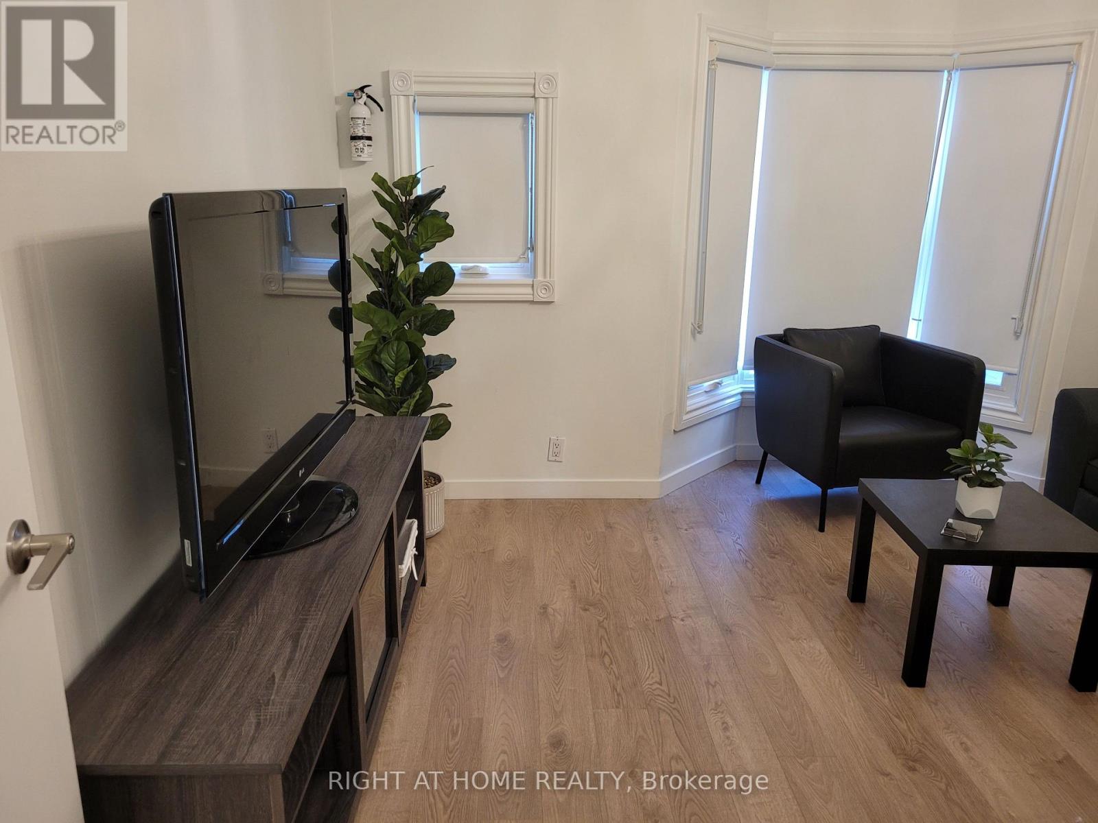 2nd Floor - 1054 Dufferin Street, Toronto, Ontario  M6H 4B6 - Photo 3 - W13101418