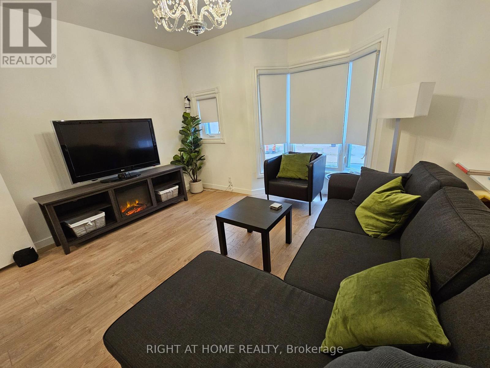 2nd Floor - 1054 Dufferin Street, Toronto, Ontario  M6H 4B6 - Photo 5 - W13101418