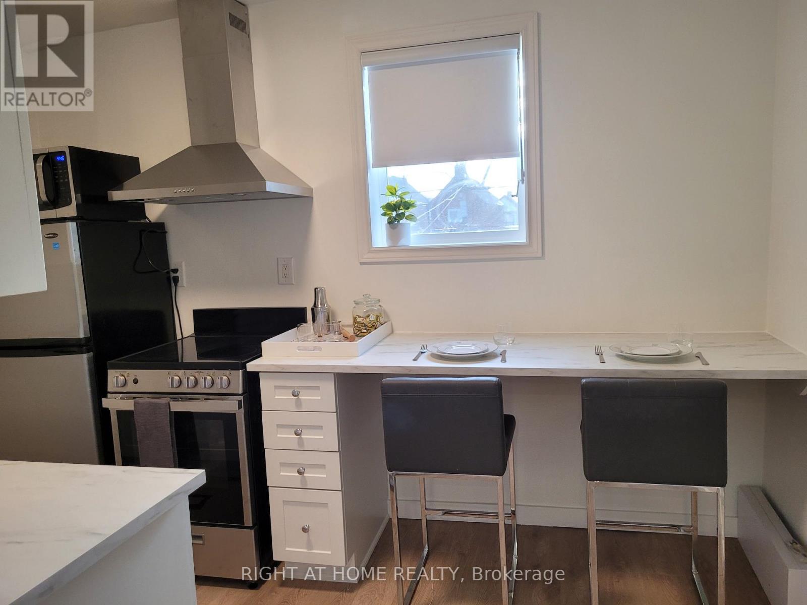 2nd Floor - 1054 Dufferin Street, Toronto, Ontario  M6H 4B6 - Photo 6 - W13101418