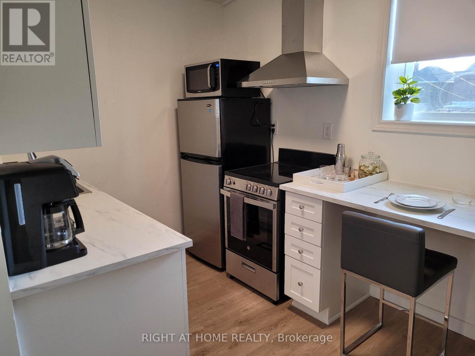 2nd Floor - 1054 Dufferin Street, Toronto, Ontario  M6H 4B6 - Photo 7 - W13101418