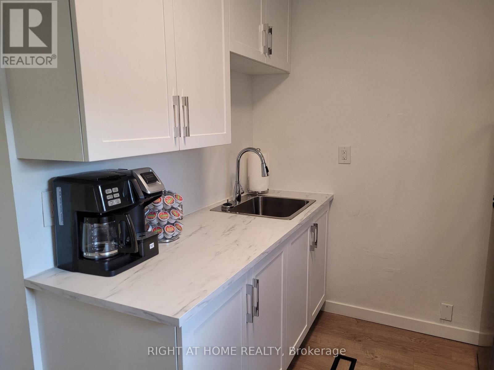 2nd Floor - 1054 Dufferin Street, Toronto, Ontario  M6H 4B6 - Photo 8 - W13101418