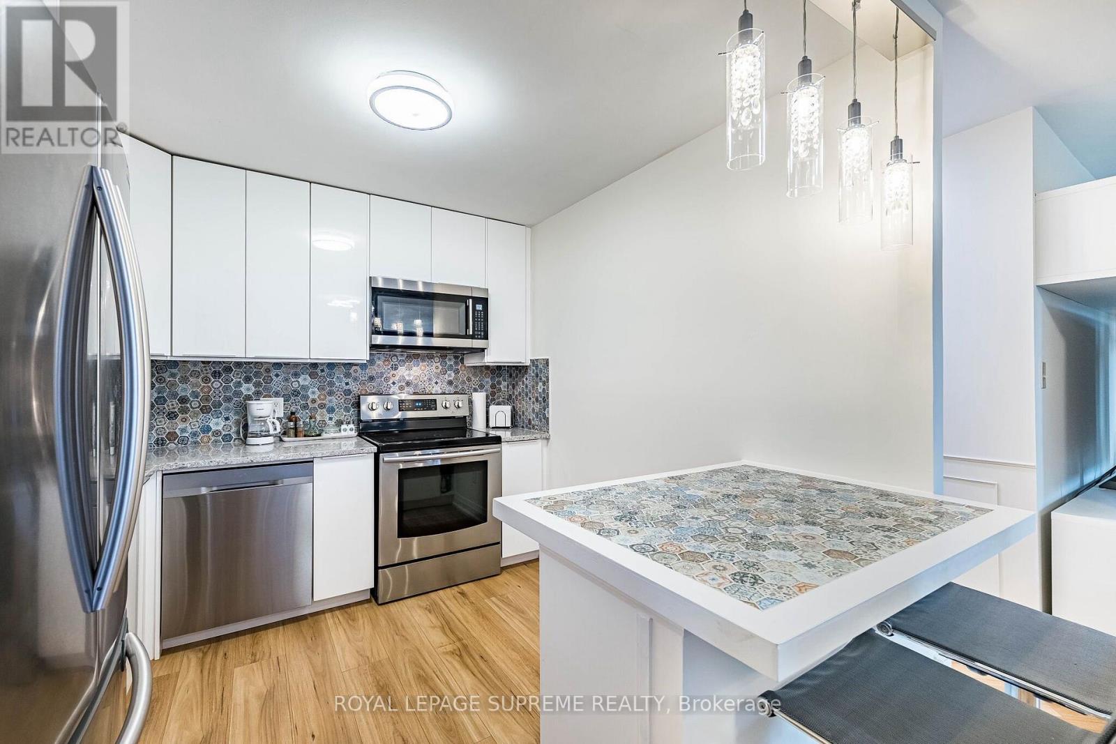 409 - 3559 Eglinton Avenue W, Toronto, Ontario  M6M 5C6 - Photo 17 - W13101422
