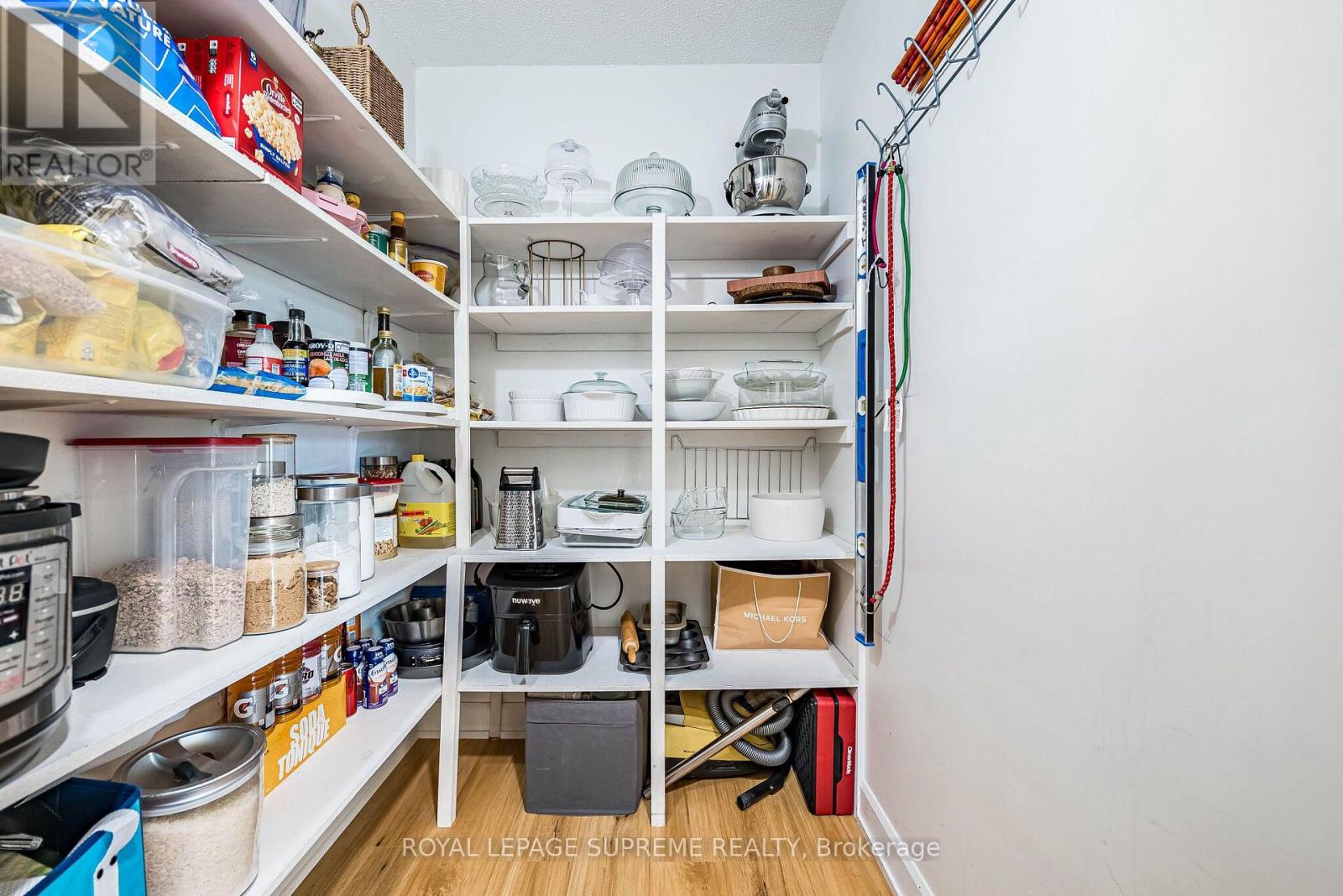409 - 3559 Eglinton Avenue W, Toronto, Ontario  M6M 5C6 - Photo 7 - W13101422
