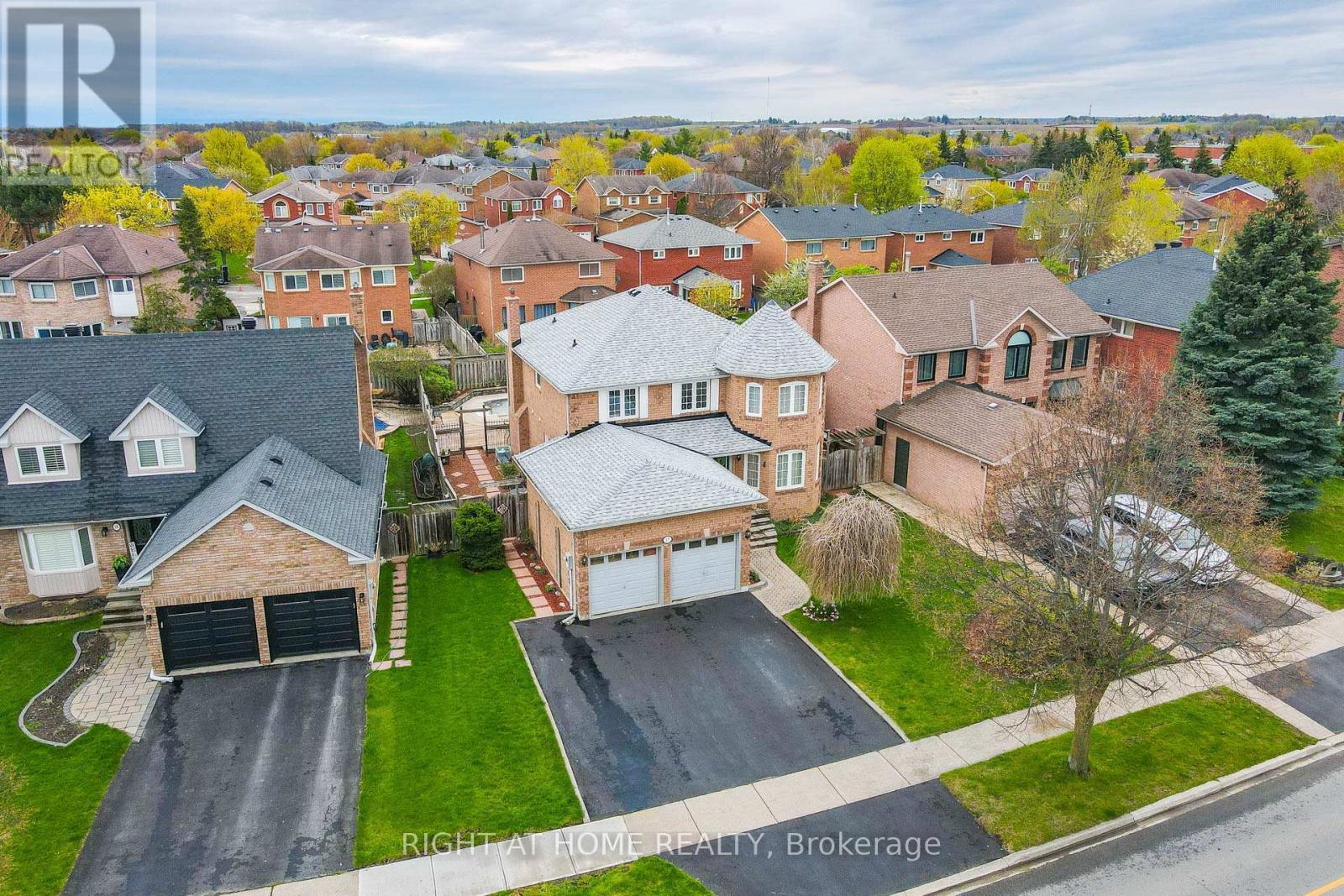 17 EATON STREET, Halton Hills, Ontario