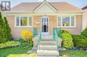 31 Melody Road S, Toronto, Ontario  M9M 1C9 - Photo 2 - W13101466