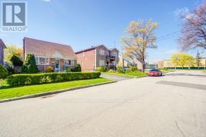 31 Melody Road S, Toronto, Ontario  M9M 1C9 - Photo 3 - W13101466