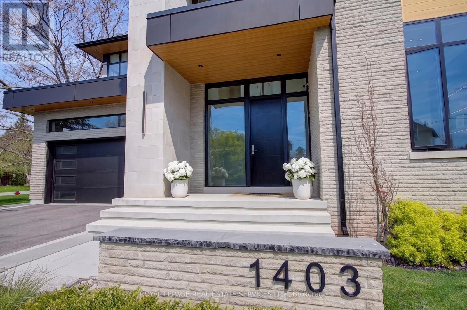 1403 Wren Avenue, Oakville, Ontario  L6L 2V7 - Photo 2 - W13101592