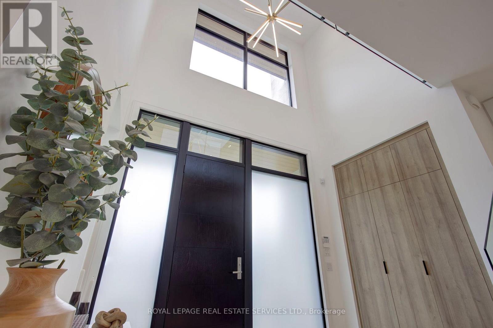 1403 Wren Avenue, Oakville, Ontario  L6L 2V7 - Photo 4 - W13101592