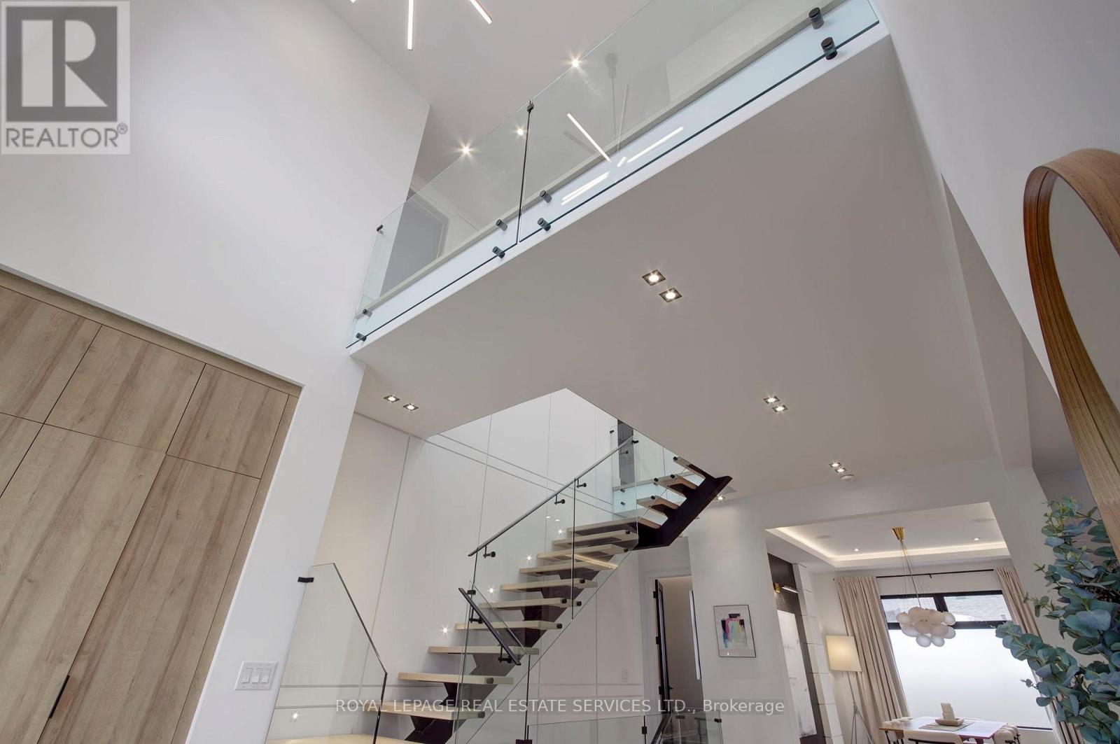 1403 Wren Avenue, Oakville, Ontario  L6L 2V7 - Photo 5 - W13101592