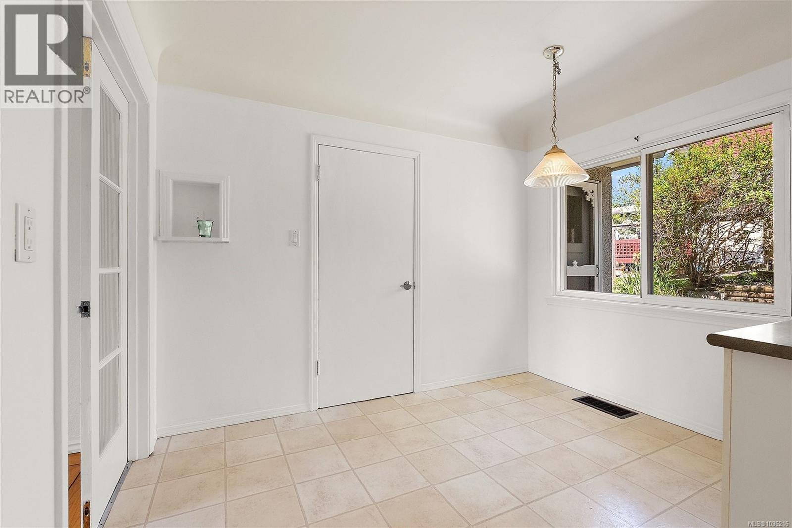 1290 Derby Rd, Saanich, British Columbia  V8P 1S8 - Photo 19 - 1036216