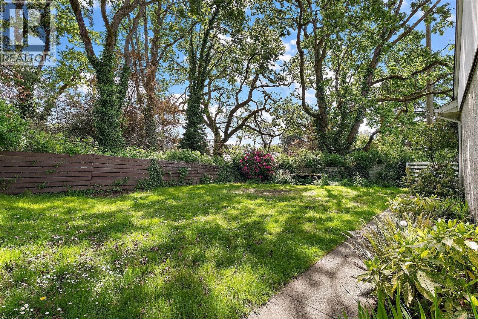 1290 Derby Rd, Saanich, British Columbia  V8P 1S8 - Photo 6 - 1036216