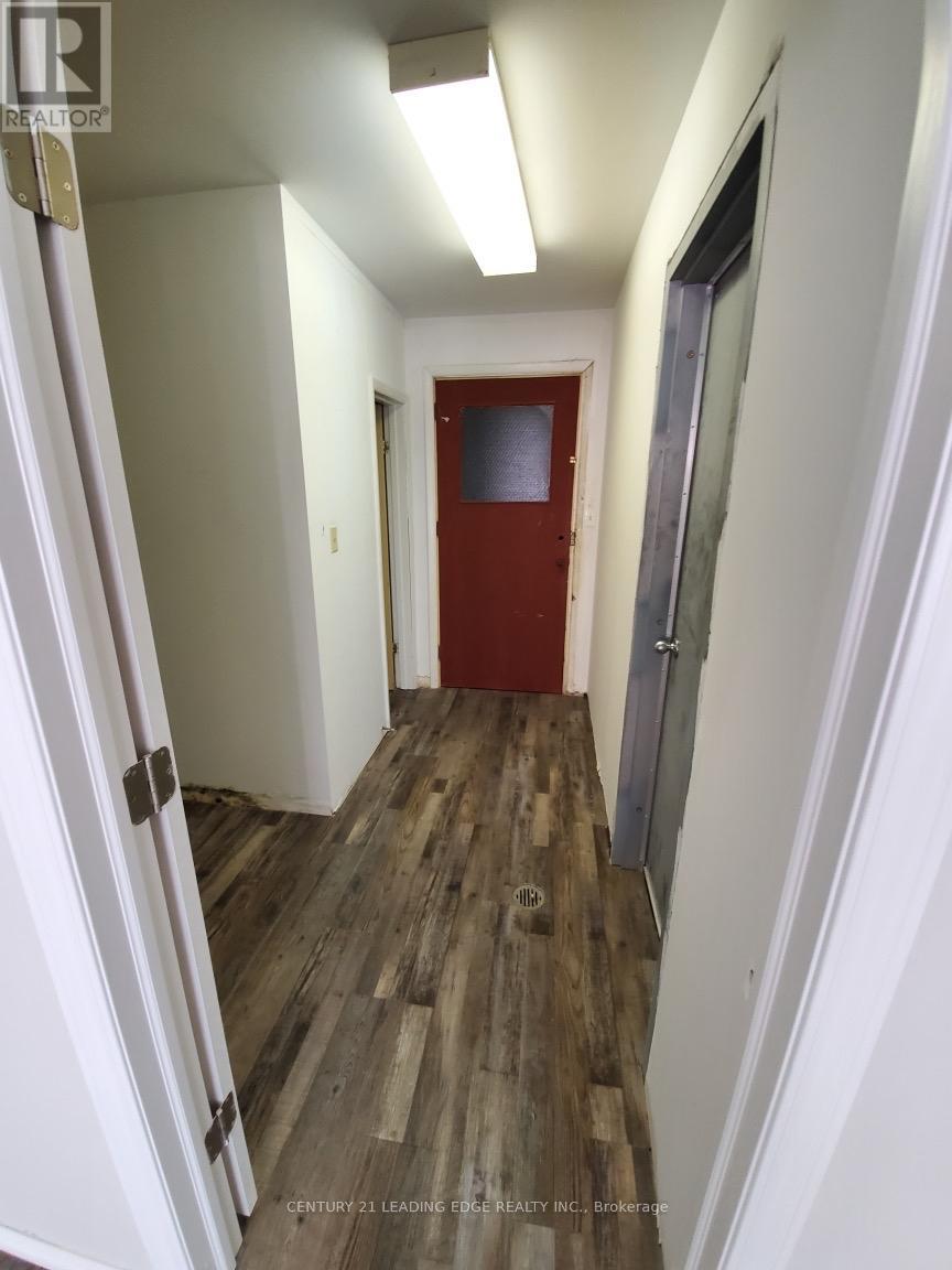 Main Floor - 302 Davis Street, Sarnia, Ontario  N7T 1B7 - Photo 4 - X13101460