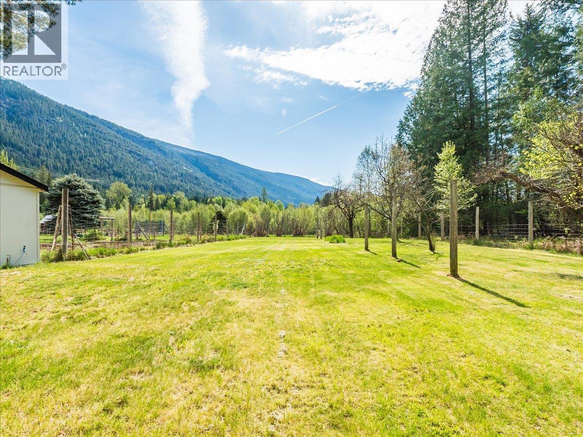 3018 6 Highway, Slocan Park, British Columbia  V0G 2E0 - Photo 16 - 10386255