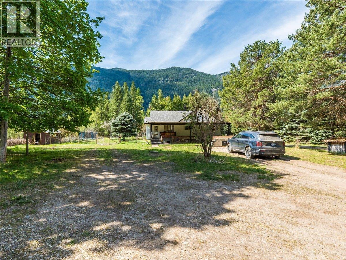 3018 6 Highway, Slocan Park, British Columbia  V0G 2E0 - Photo 11 - 10386255