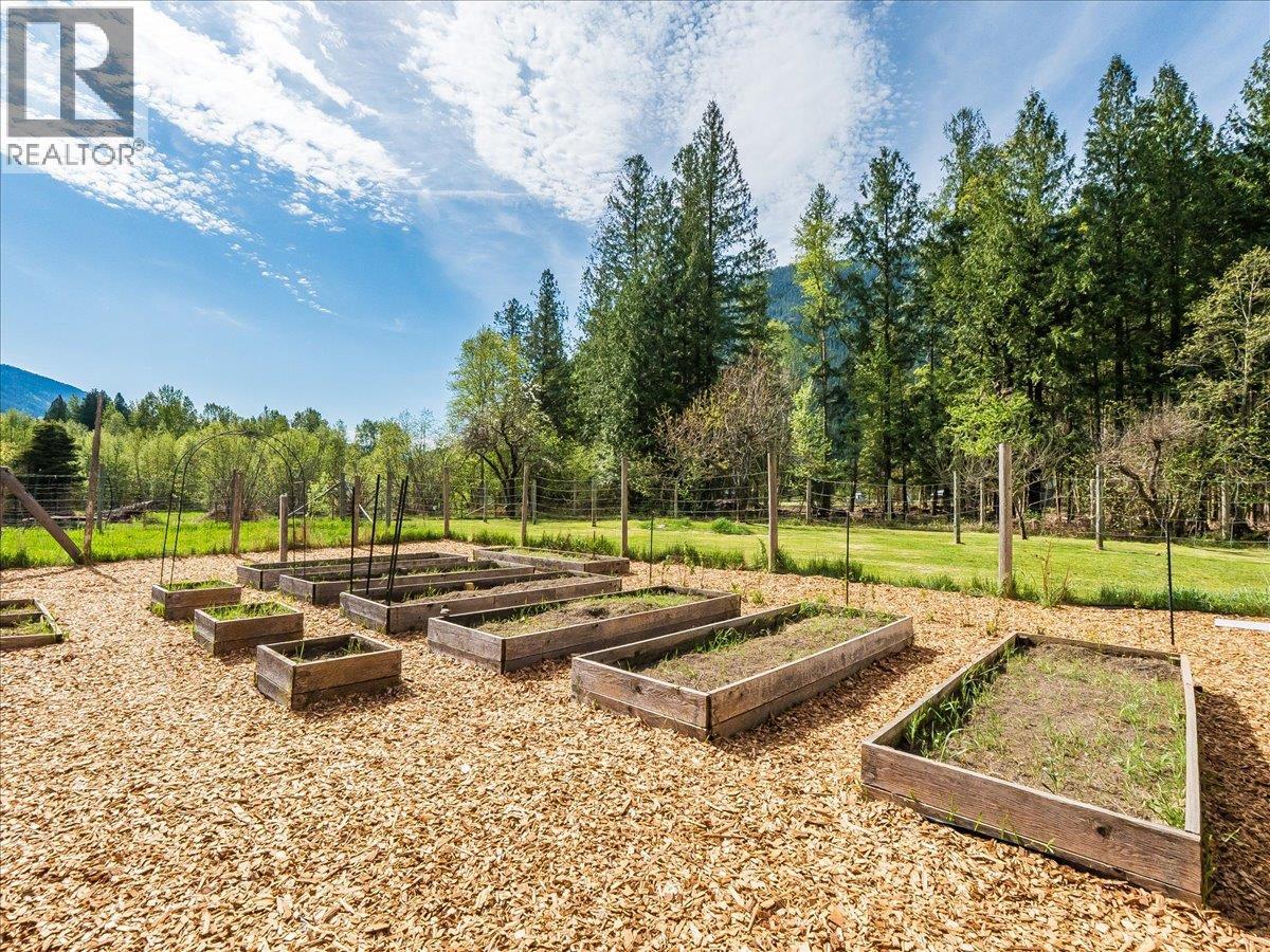 3018 6 Highway, Slocan Park, British Columbia  V0G 2E0 - Photo 30 - 10386255