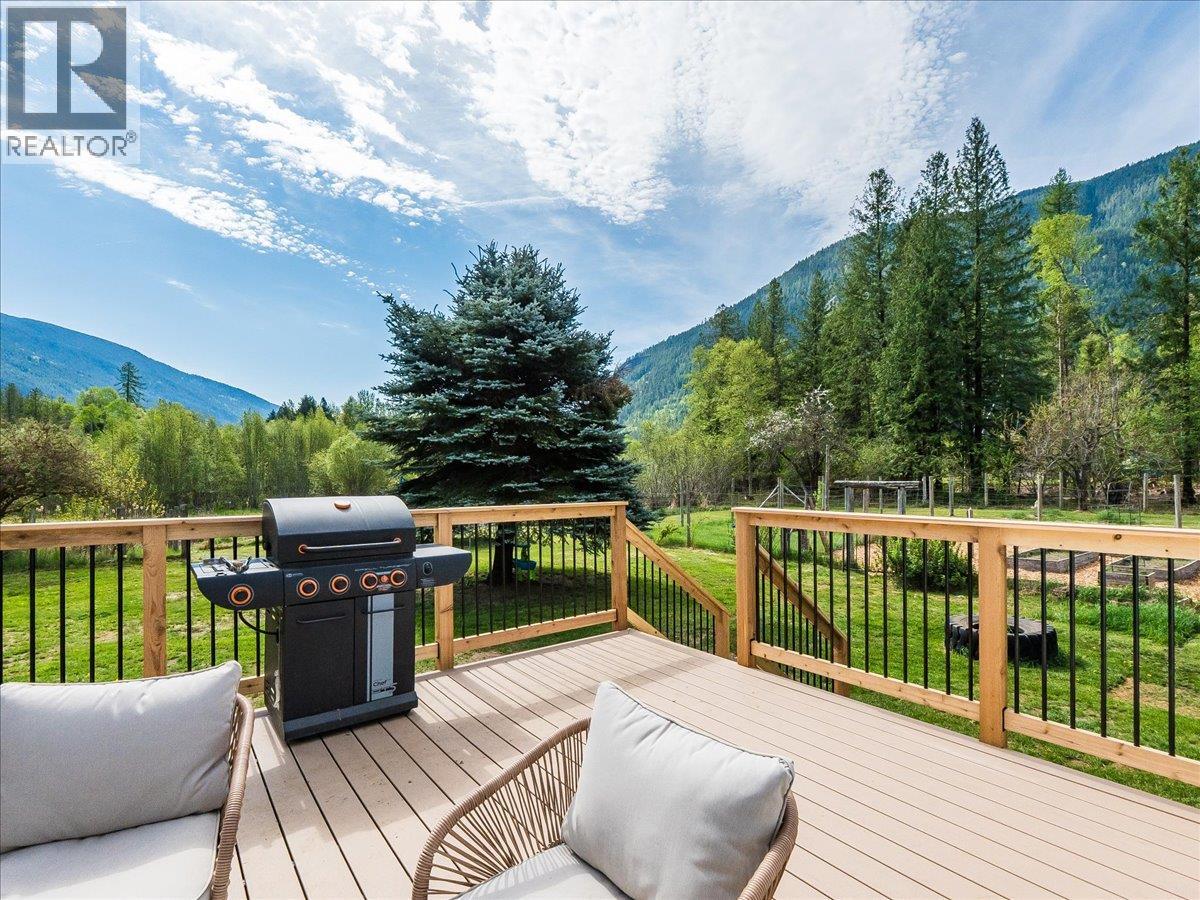 3018 6 Highway, Slocan Park, British Columbia  V0G 2E0 - Photo 33 - 10386255
