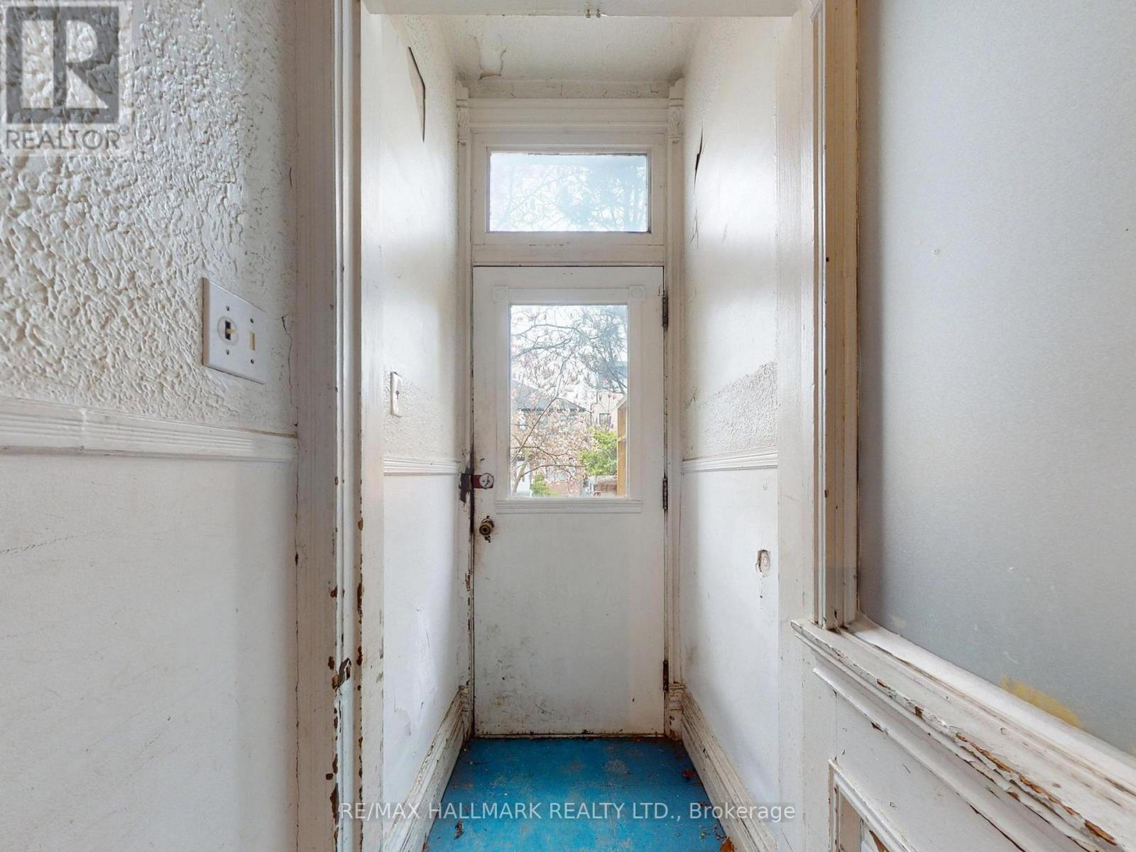 266 1/2 Euclid Avenue, Toronto, Ontario  M6J 2K2 - Photo 3 - C13097960