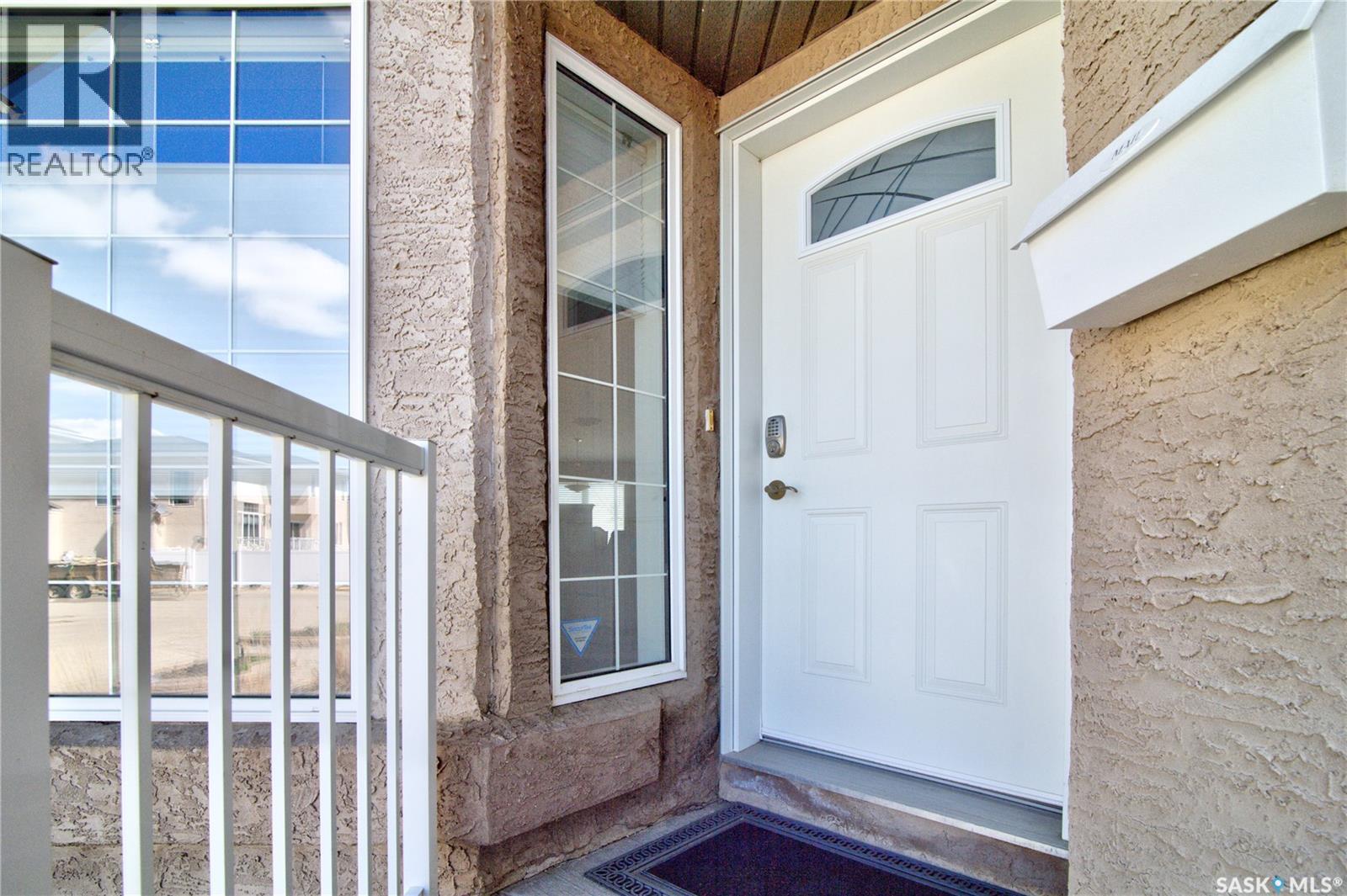 3023 Cranbourn Crescent, Regina, Saskatchewan  S4V 3B3 - Photo 3 - SK035382