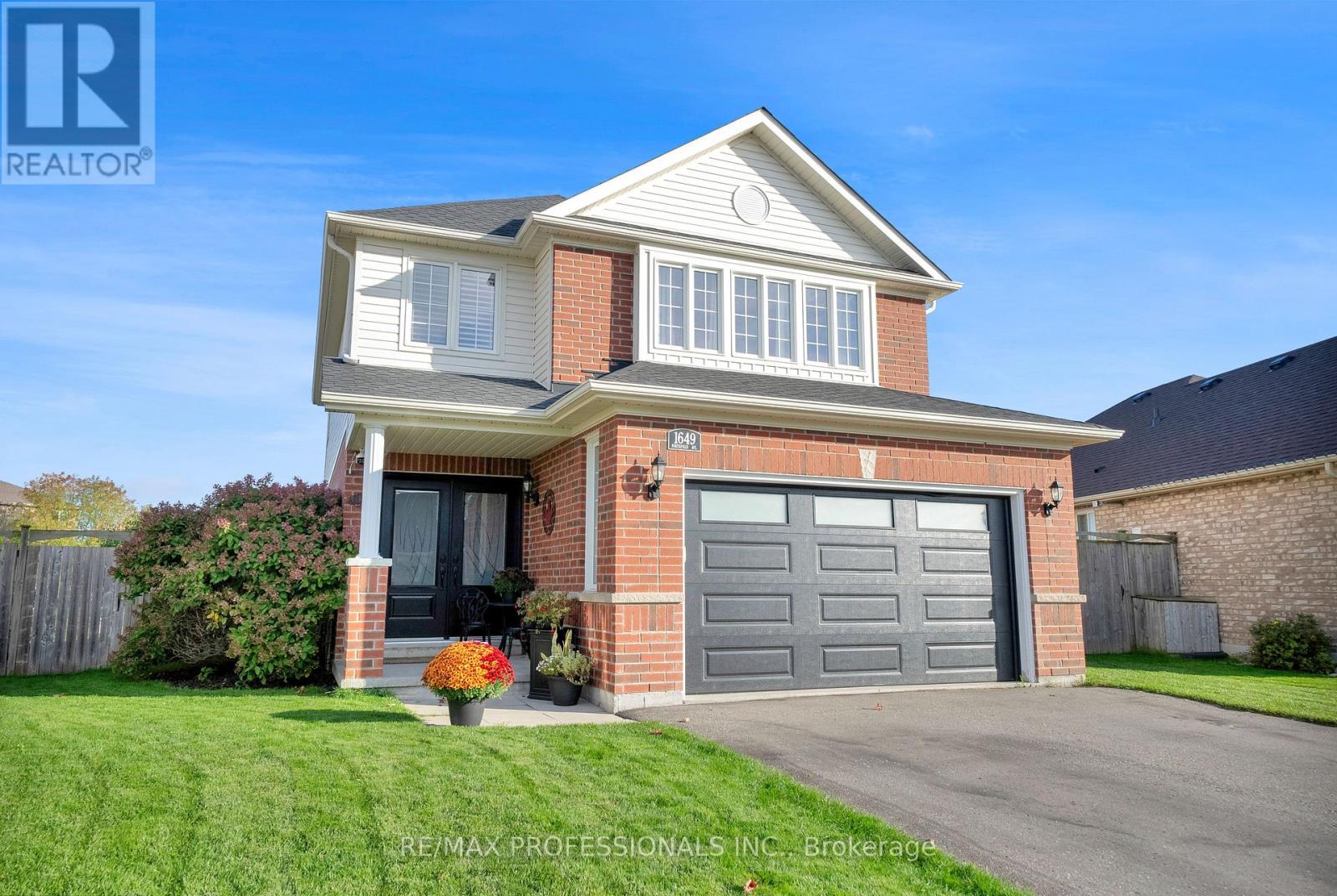 1649 Northfield Avenue, Oshawa, Ontario  L1K 0K8 - Photo 2 - E13099138