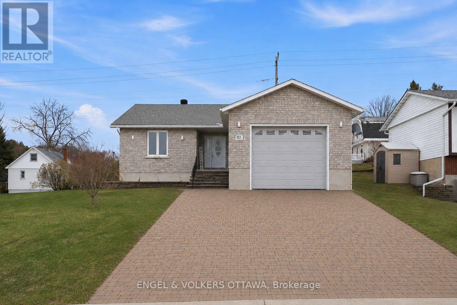 27 IVY AVENUE, Renfrew, Ontario