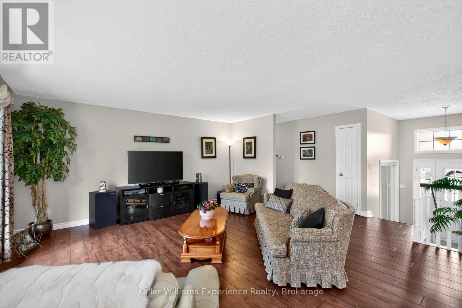 4 Byrnes Crescent, Penetanguishene, Ontario  L9M 1W4 - Photo 3 - S13101680
