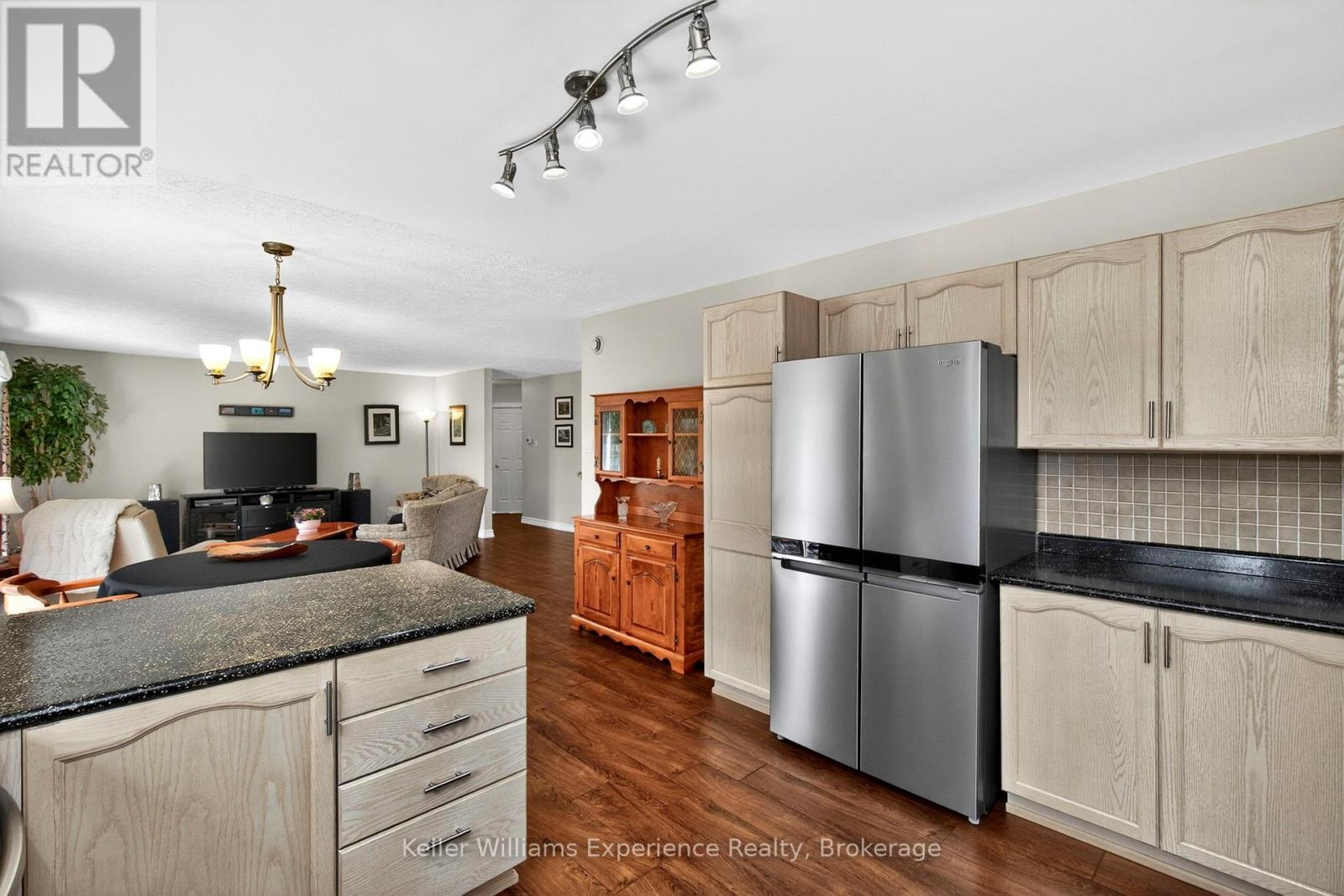 4 Byrnes Crescent, Penetanguishene, Ontario  L9M 1W4 - Photo 6 - S13101680