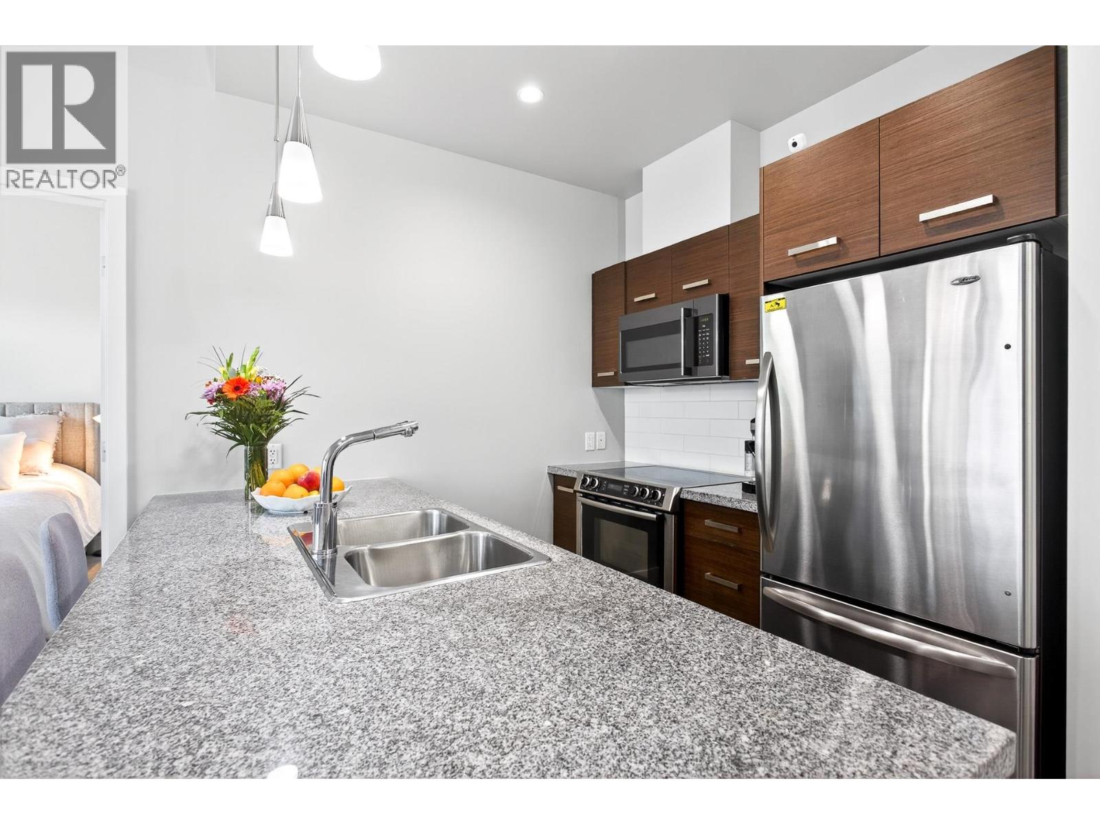 409 2957 Glen Drive, Coquitlam, British Columbia  V3B 0B5 - Photo 14 - R3121251