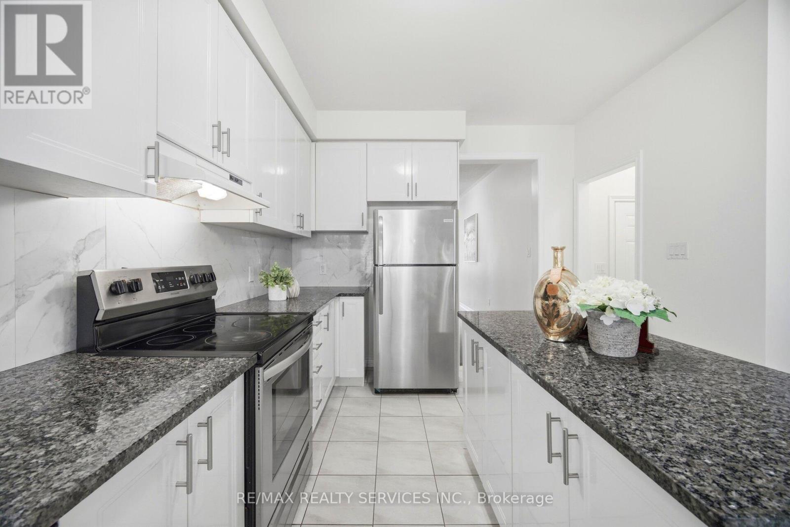 8 Oleary Road, Brampton, Ontario  L7A 4W9 - Photo 13 - W13101398