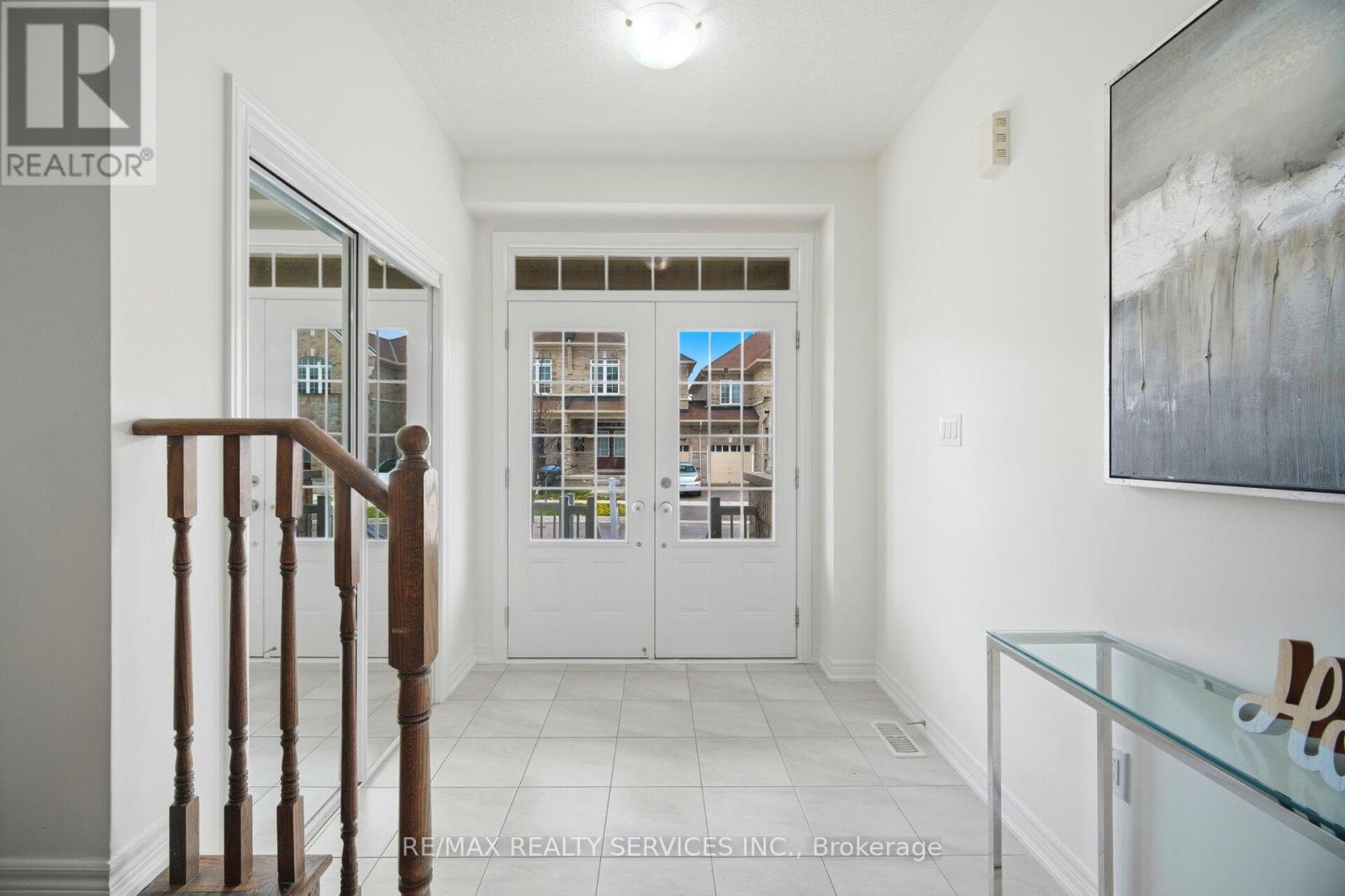 8 Oleary Road, Brampton, Ontario  L7A 4W9 - Photo 9 - W13101398