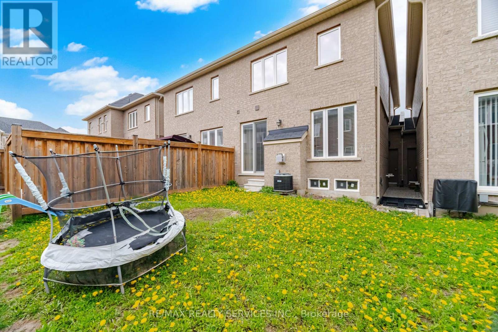 8 Oleary Road, Brampton, Ontario  L7A 4W9 - Photo 36 - W13101398