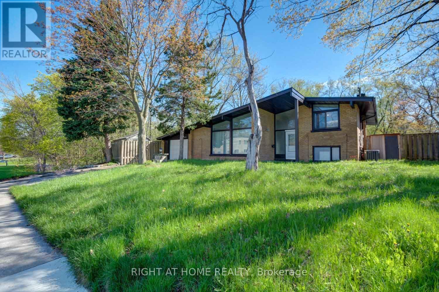 931 WILLOWDALE AVENUE, Toronto, Ontario