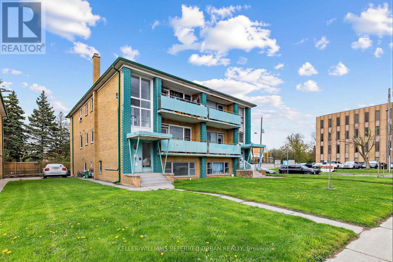 3867 BATHURST STREET, Toronto, Ontario